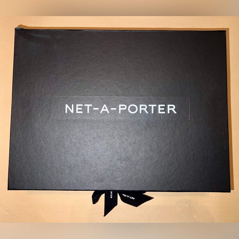 Net-a-porter gift box (Med)